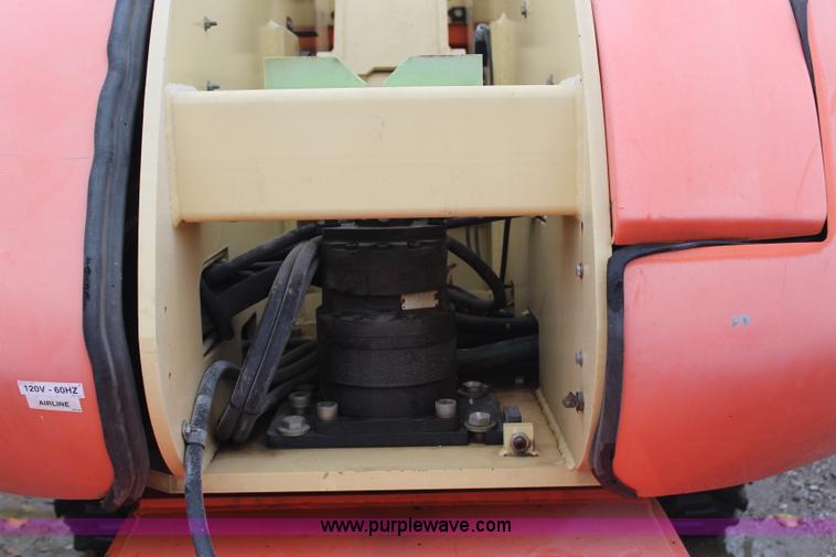 image for item H7962 2003 JLG 800S boom lift
