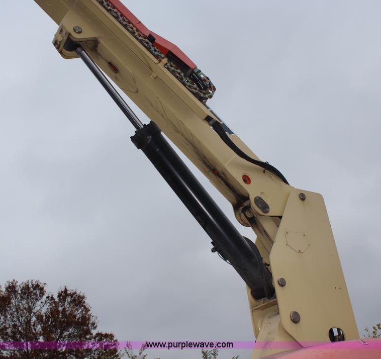 image for item H7962 2003 JLG 800S boom lift