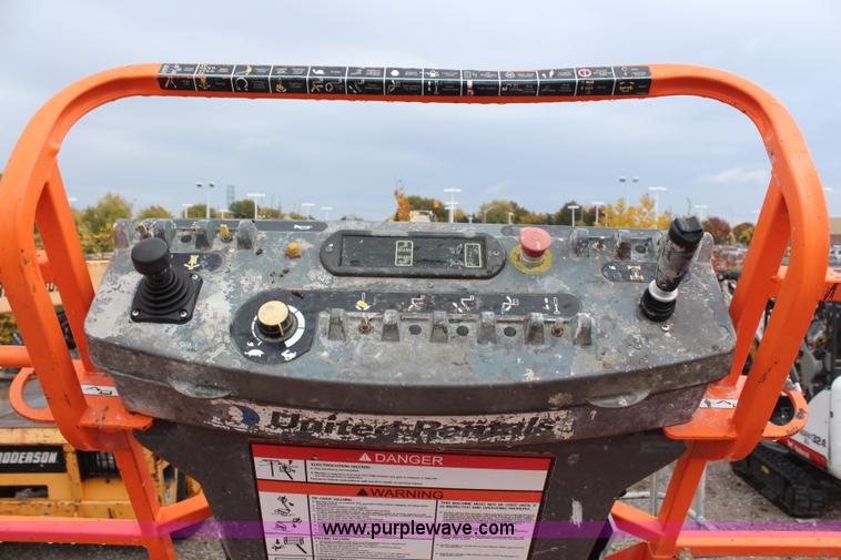 image for item H7962 2003 JLG 800S boom lift