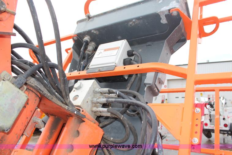 image for item H7962 2003 JLG 800S boom lift