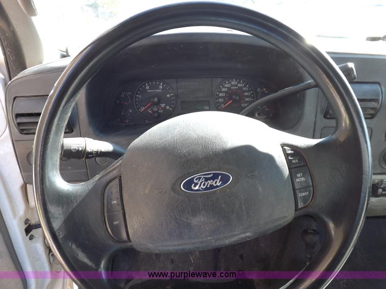 image for item I8314 2007 Ford F550 Super Duty XL service truck with crane