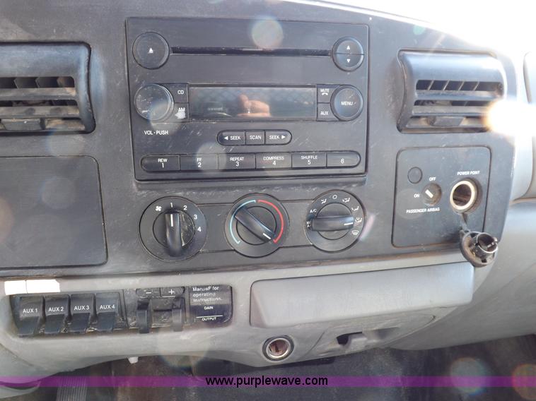 image for item I8314 2007 Ford F550 Super Duty XL service truck with crane