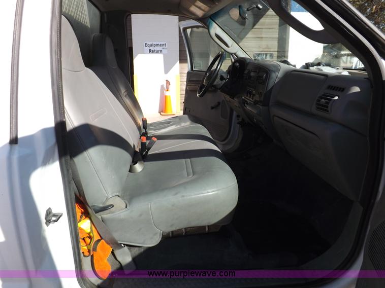 image for item I8314 2007 Ford F550 Super Duty XL service truck with crane