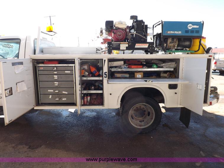 image for item I8314 2007 Ford F550 Super Duty XL service truck with crane