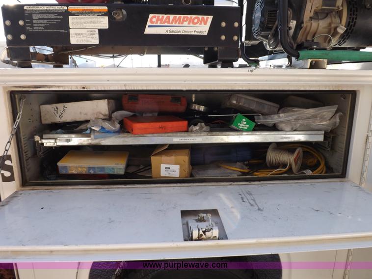 image for item I8314 2007 Ford F550 Super Duty XL service truck with crane