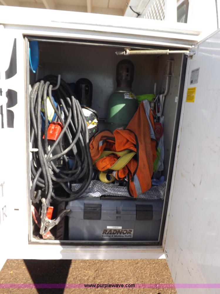 image for item I8314 2007 Ford F550 Super Duty XL service truck with crane