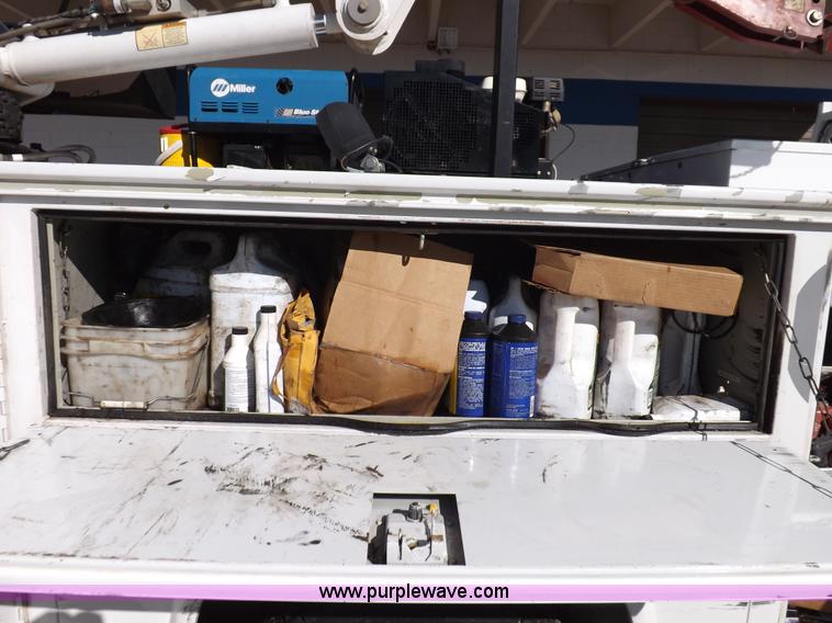 image for item I8314 2007 Ford F550 Super Duty XL service truck with crane