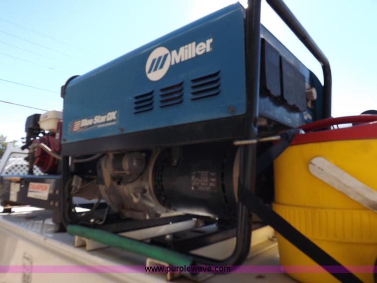 image for item I8314 2007 Ford F550 Super Duty XL service truck with crane