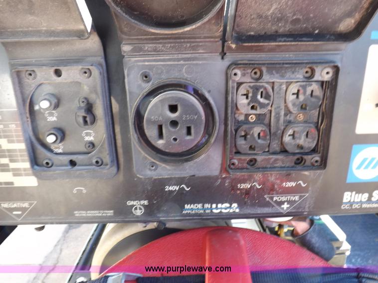 image for item I8314 2007 Ford F550 Super Duty XL service truck with crane