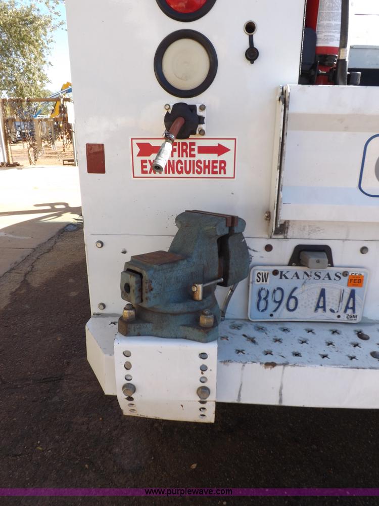 image for item I8314 2007 Ford F550 Super Duty XL service truck with crane