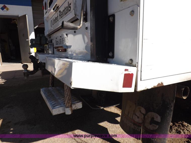 image for item I8314 2007 Ford F550 Super Duty XL service truck with crane