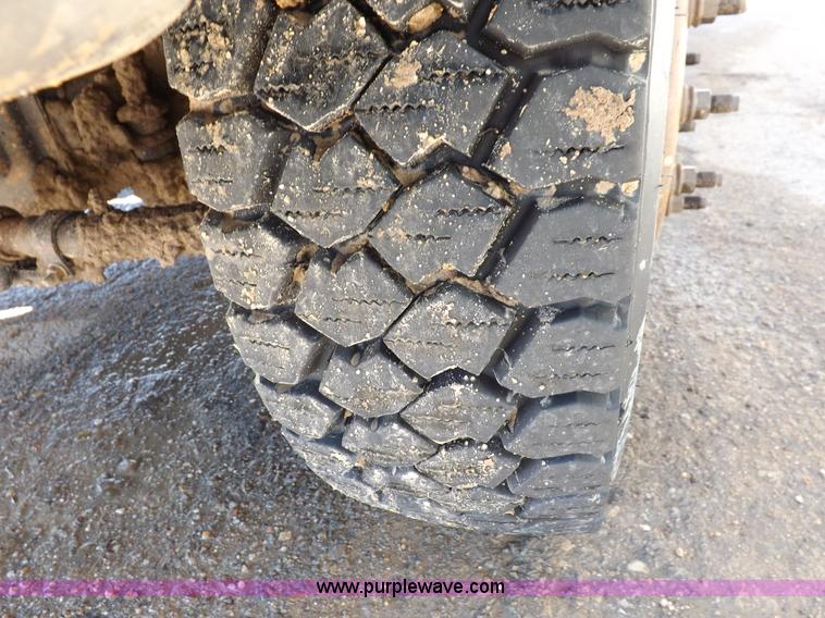 image for item I8314 2007 Ford F550 Super Duty XL service truck with crane