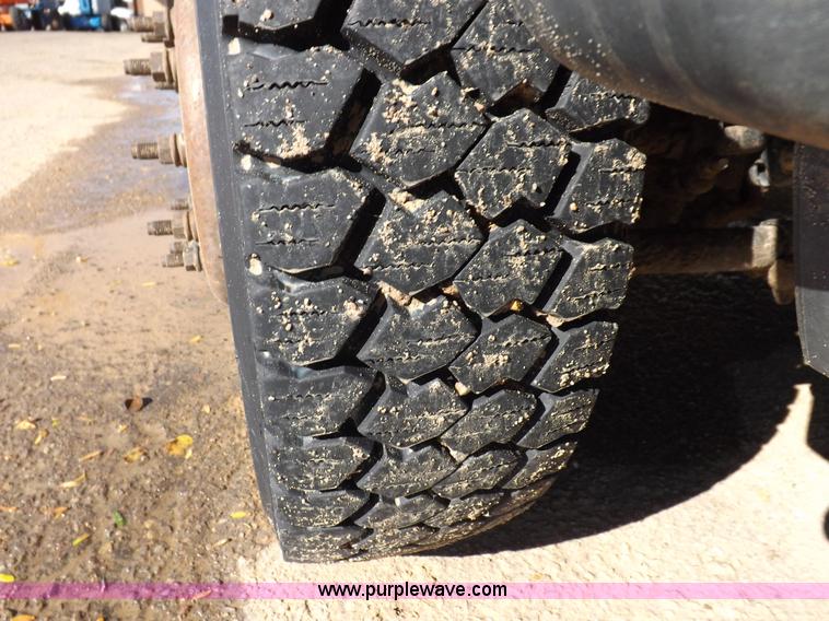 image for item I8314 2007 Ford F550 Super Duty XL service truck with crane