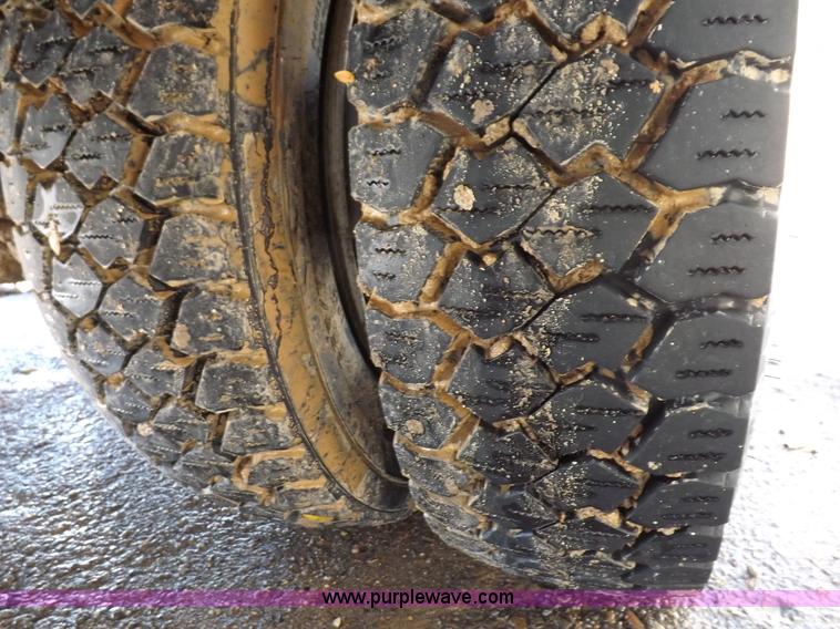 image for item I8314 2007 Ford F550 Super Duty XL service truck with crane