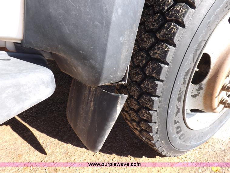 image for item I8314 2007 Ford F550 Super Duty XL service truck with crane