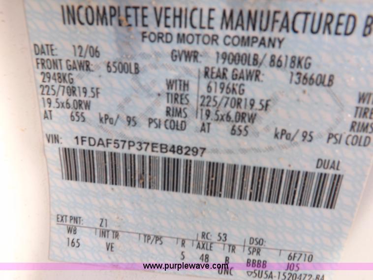 image for item I8314 2007 Ford F550 Super Duty XL service truck with crane