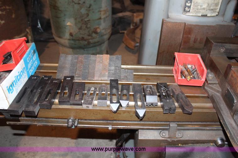 image for item AU9250 Bridgeport Series II mill