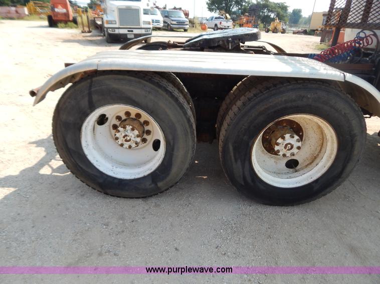 image for item B5826 1981 Mack R747-ST2337 semi truck