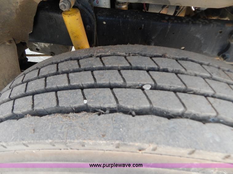 image for item B5826 1981 Mack R747-ST2337 semi truck