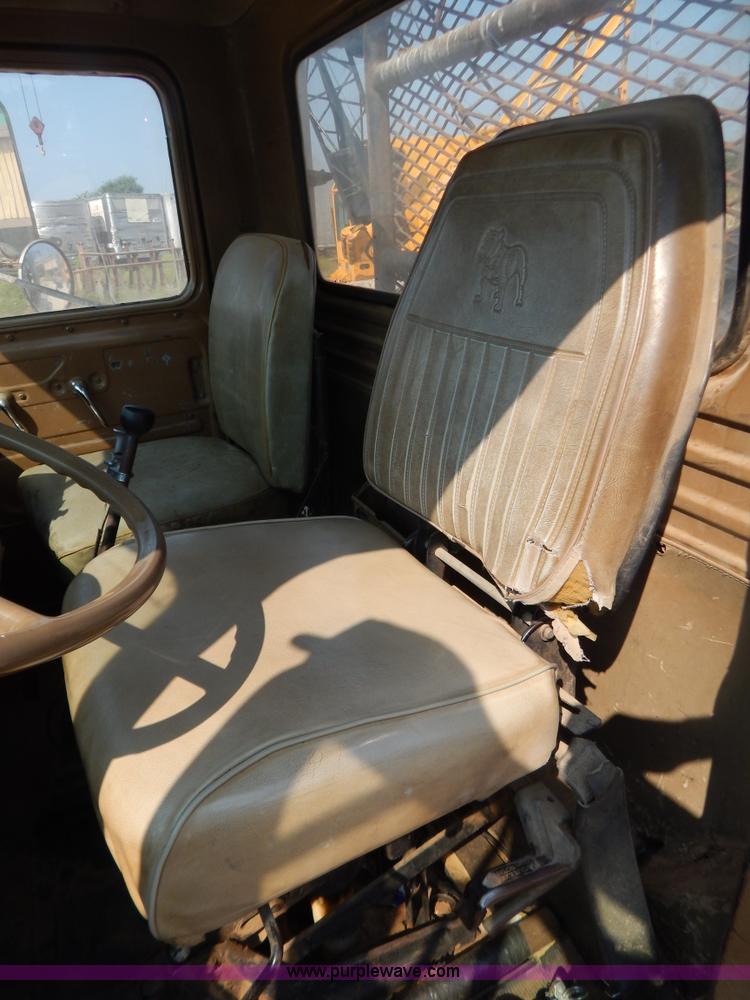 image for item B5826 1981 Mack R747-ST2337 semi truck