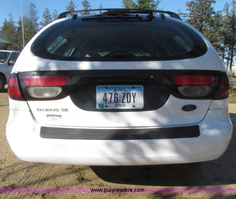image for item E4623 2001 Ford Taurus SE wagon