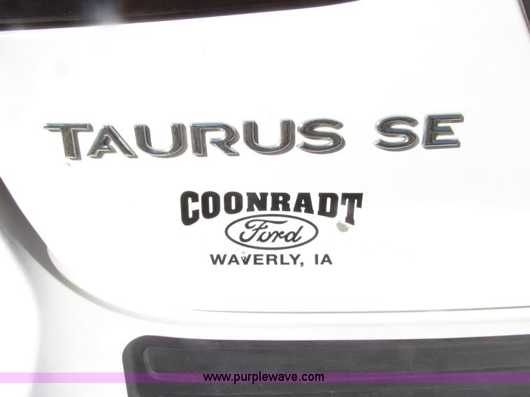 image for item E4623 2001 Ford Taurus SE wagon