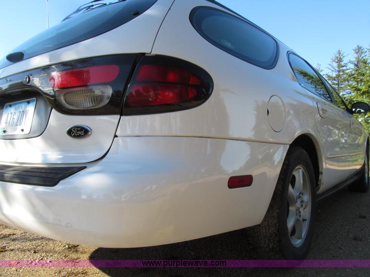 image for item E4623 2001 Ford Taurus SE wagon