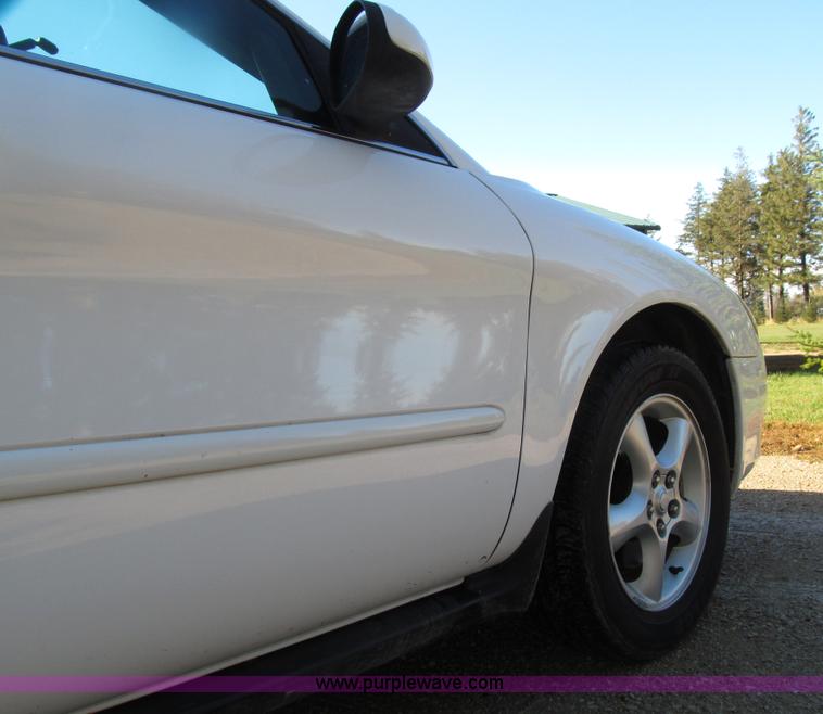 image for item E4623 2001 Ford Taurus SE wagon