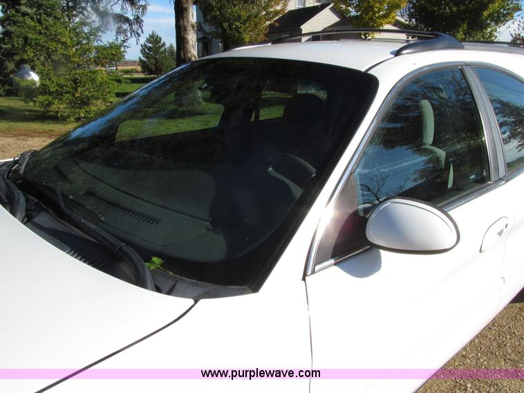 image for item E4623 2001 Ford Taurus SE wagon