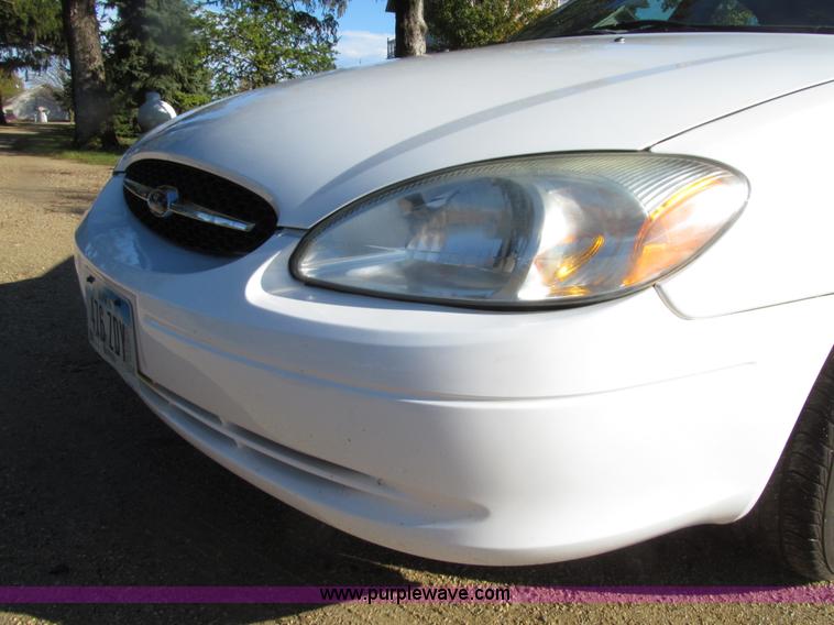 image for item E4623 2001 Ford Taurus SE wagon
