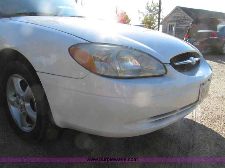 image for item E4623 2001 Ford Taurus SE wagon