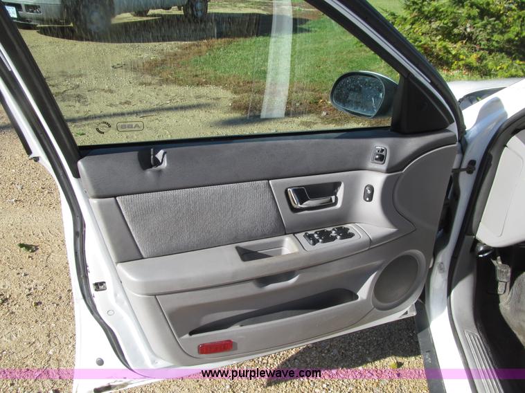 image for item E4623 2001 Ford Taurus SE wagon
