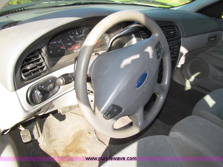 image for item E4623 2001 Ford Taurus SE wagon