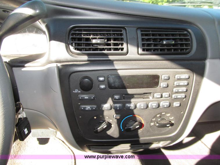 image for item E4623 2001 Ford Taurus SE wagon