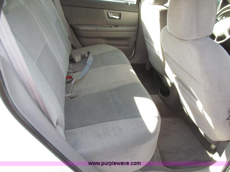 image for item E4623 2001 Ford Taurus SE wagon