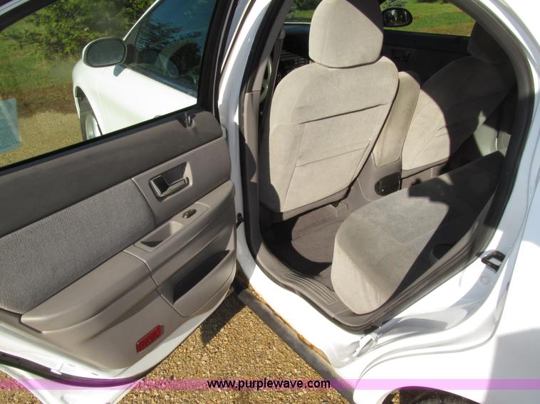 image for item E4623 2001 Ford Taurus SE wagon