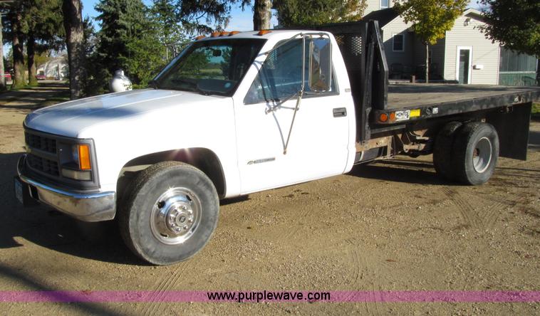 image for item E4624 1997 Chevrolet 3500 flatbed truck