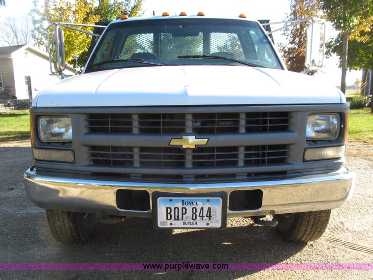 image for item E4624 1997 Chevrolet 3500 flatbed truck