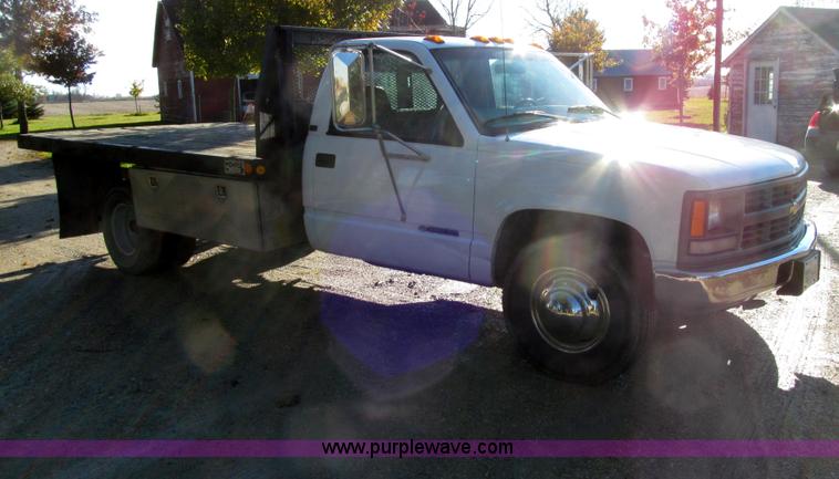 image for item E4624 1997 Chevrolet 3500 flatbed truck