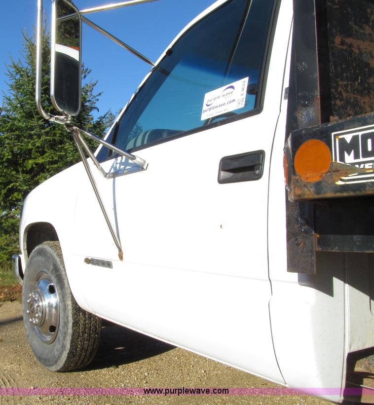 image for item E4624 1997 Chevrolet 3500 flatbed truck