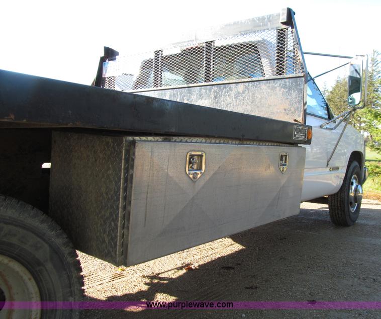 image for item E4624 1997 Chevrolet 3500 flatbed truck