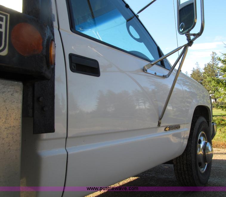 image for item E4624 1997 Chevrolet 3500 flatbed truck