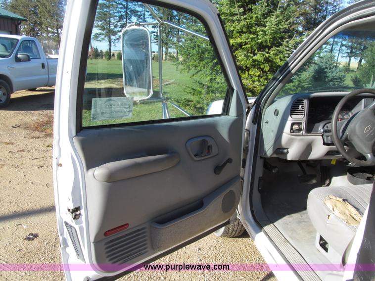 image for item E4624 1997 Chevrolet 3500 flatbed truck