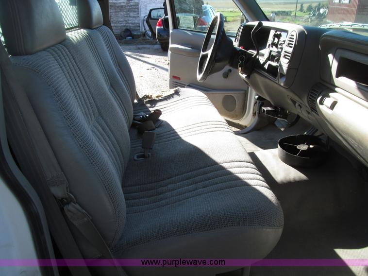 image for item E4624 1997 Chevrolet 3500 flatbed truck