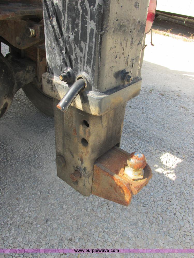 image for item E7430 1976 International Transtar II 4070B mobile home toter truck