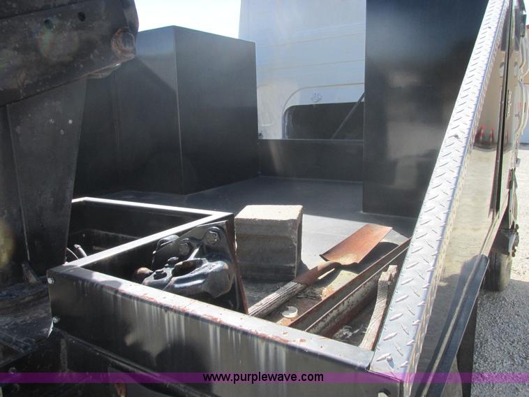 image for item E7430 1976 International Transtar II 4070B mobile home toter truck