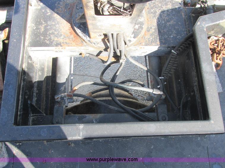 image for item E7430 1976 International Transtar II 4070B mobile home toter truck