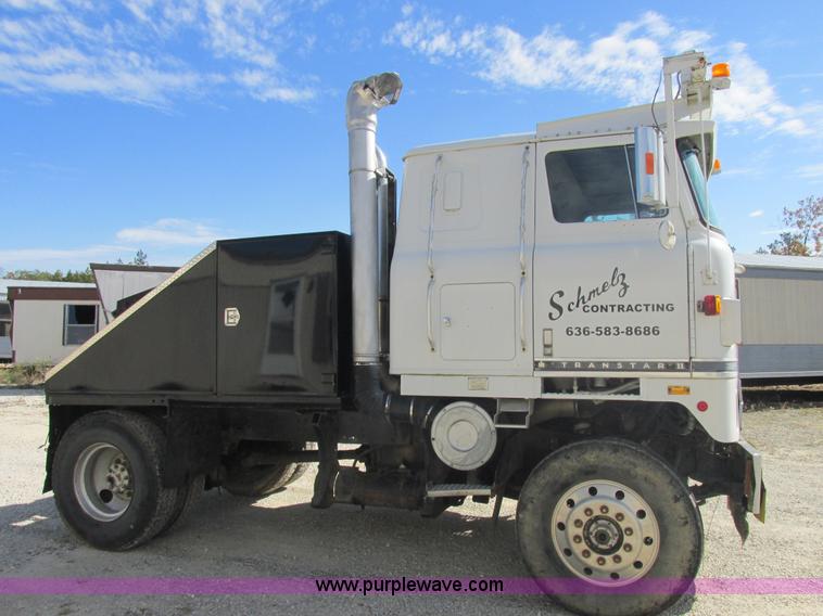 image for item E7430 1976 International Transtar II 4070B mobile home toter truck