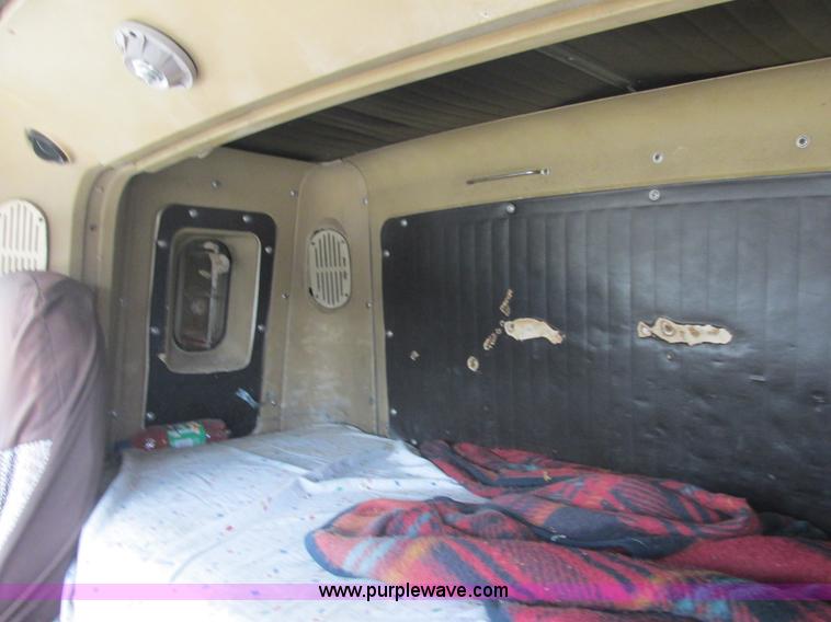 image for item E7430 1976 International Transtar II 4070B mobile home toter truck