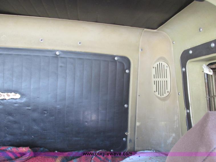 image for item E7430 1976 International Transtar II 4070B mobile home toter truck